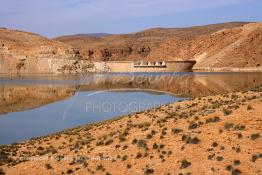 Image du Maroc Professionnelle de  Le barrage Laghrasse "dit barrage Hassan II", il se situe à 50 km au sud est de Taourirte au nord du Maroc, Samedi 10 Février 2006, ce barrage fournit en eau potable  le barrage Mohammed V qui sert de lien pour Machraa Hammadi,  ce dernier permet l'approvisionnement des centre de Taourirte et El Aïoun Sidi Mellouk. (Photo / Abdeljalil Bounhar) 